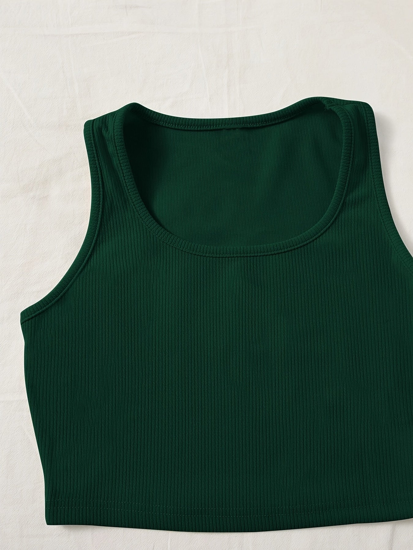 Women's Casual Set – Sleeveless Crop Top and High-Waisted Shorts for Leisure and Summer