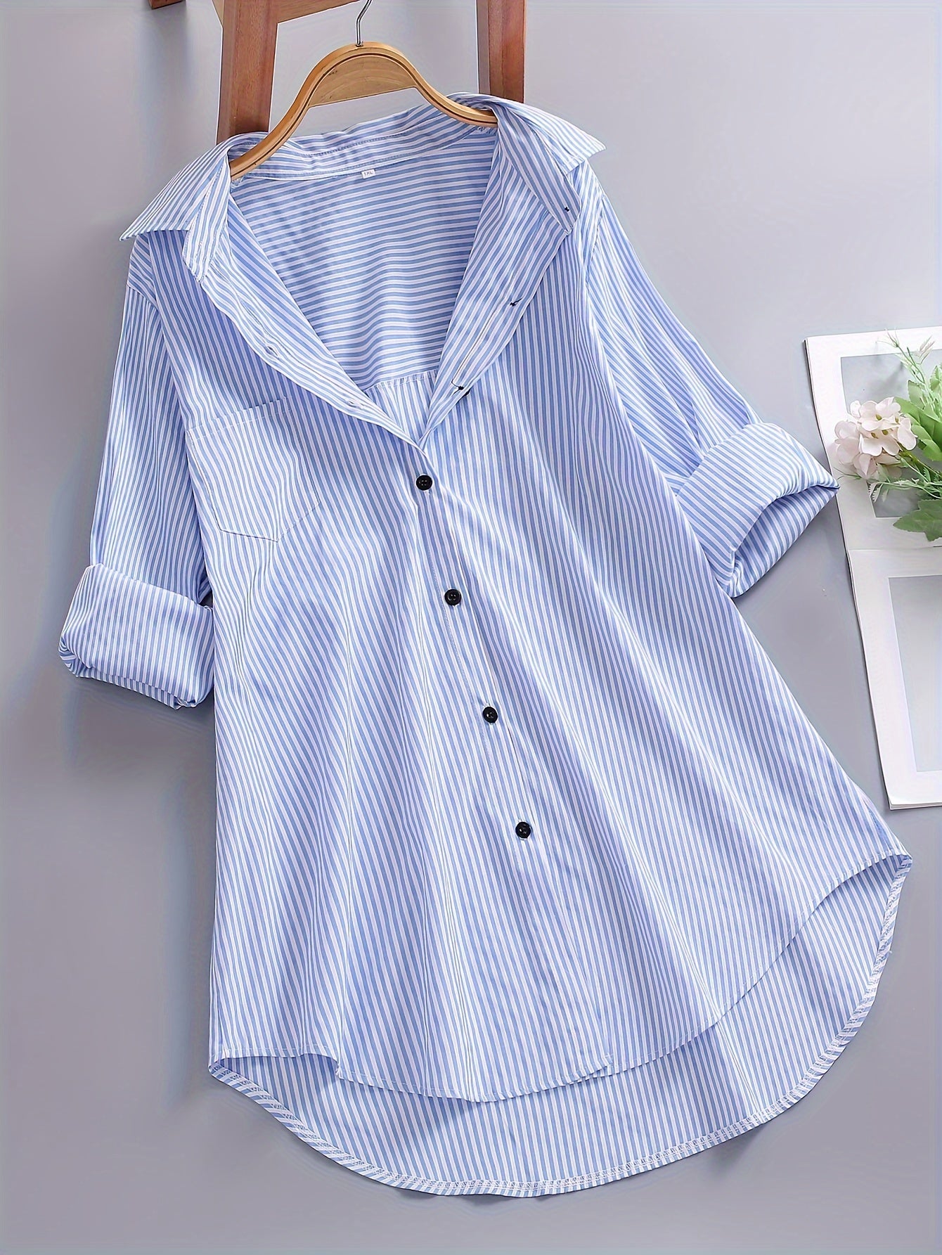 Loose striped shirt for women – Casual style for office or leisure