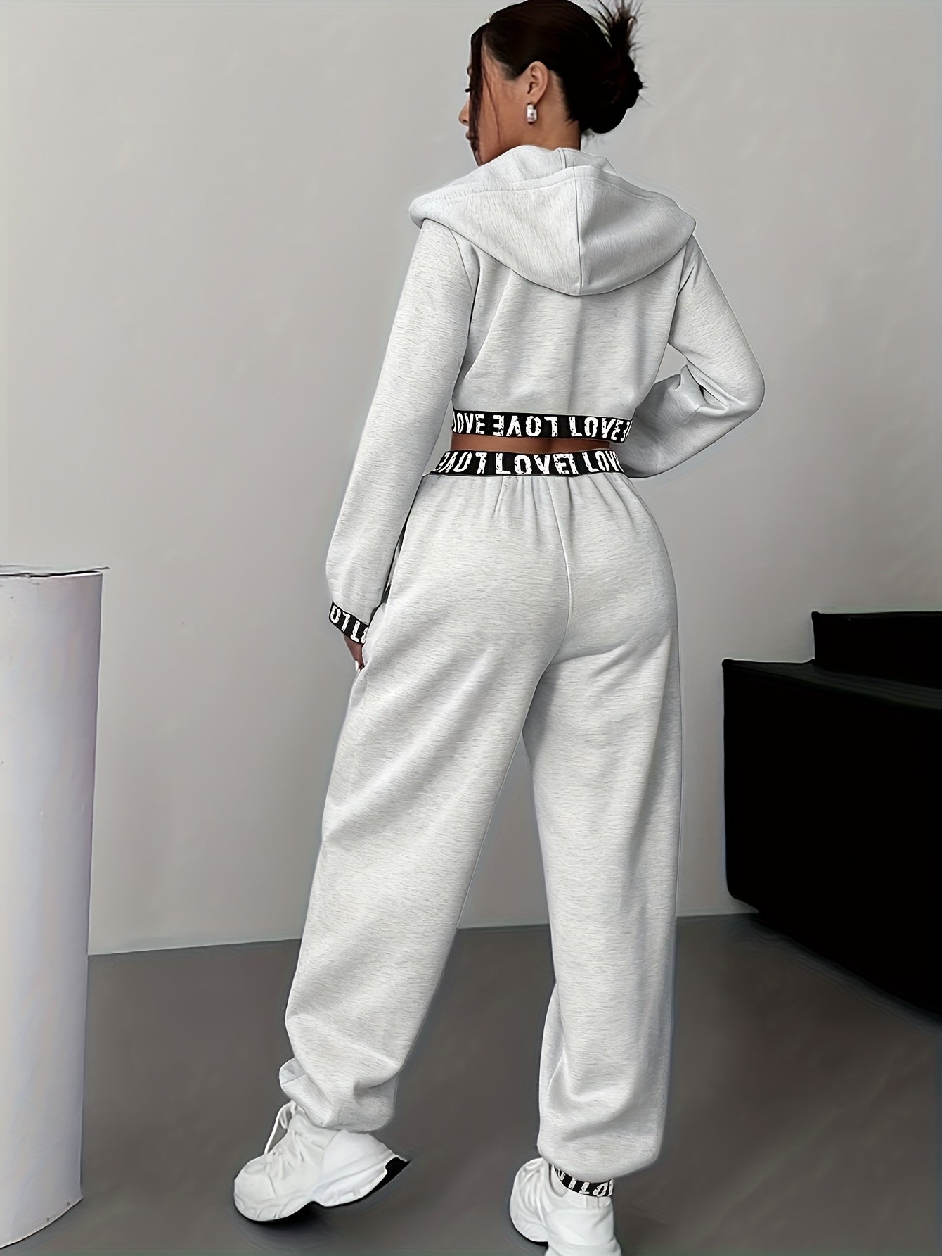 Ensemble survêtement femme crop top à capuche et pantalon large couleur unie