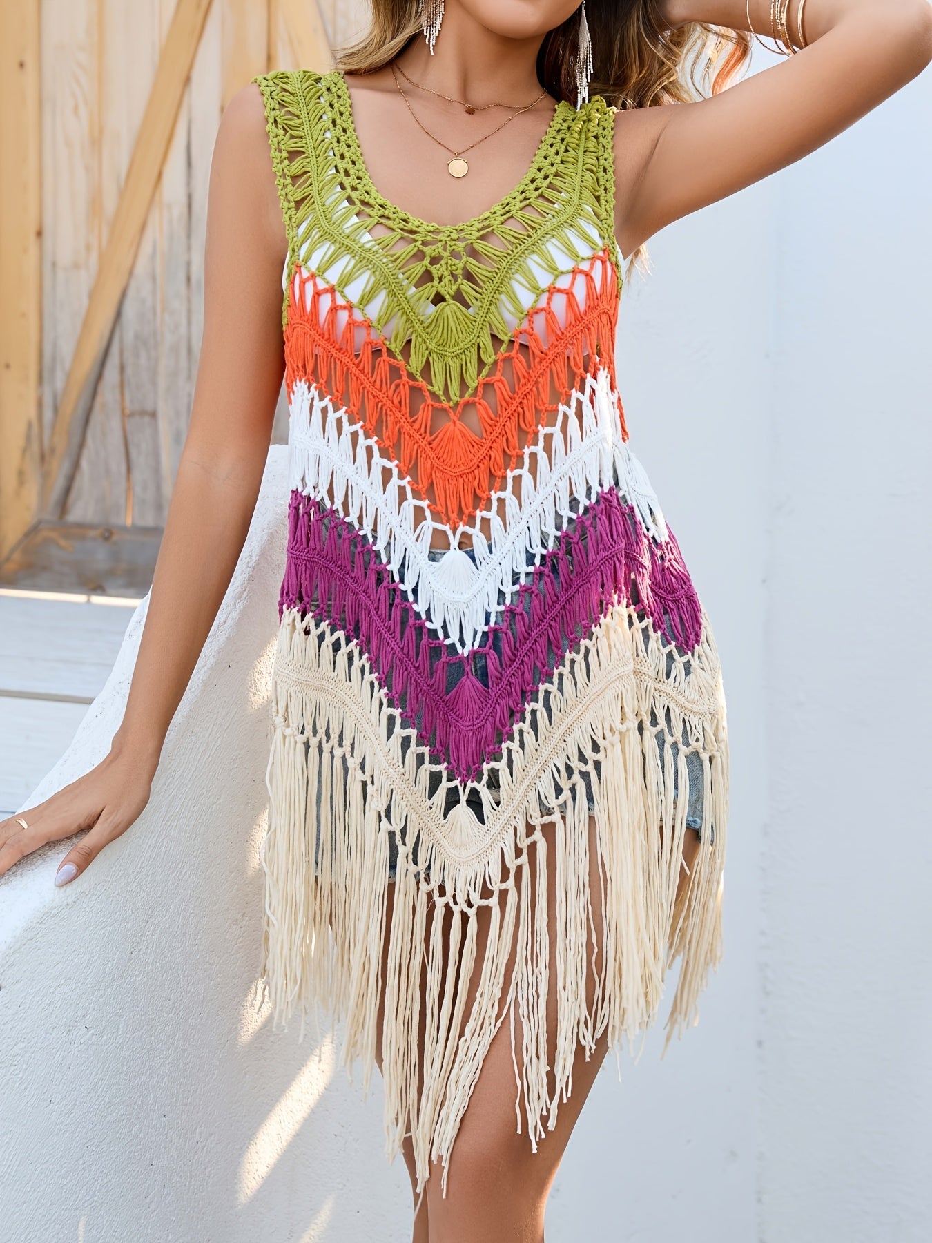 Boho ażurowa sukienka plażowa z frędzlami dla kobiet – styl wakacyjny chic