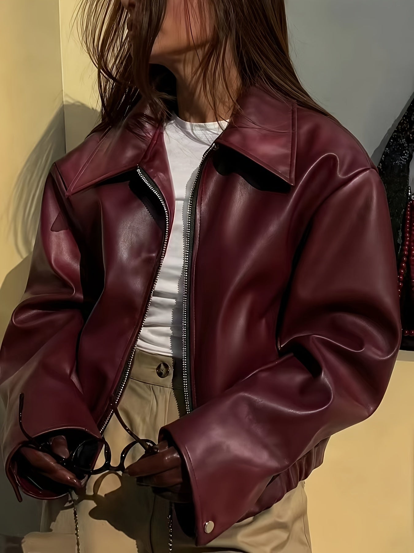 Veste courte bomber femme aspect cuir à fermeture éclair, col classique et ourlet côtelé