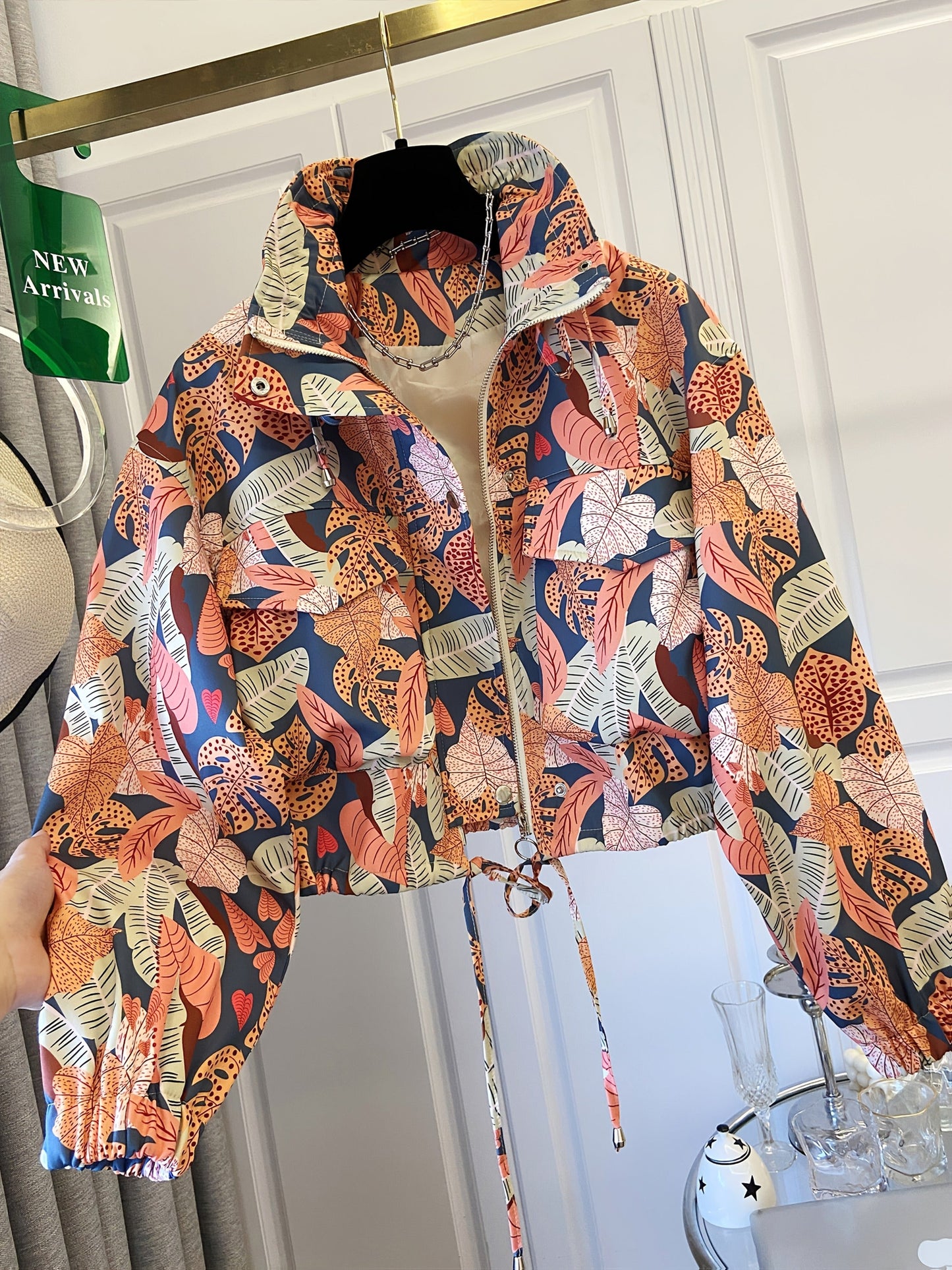 Veste courte à motif floral et abstrait pour femme avec col montant et cordon de serrage