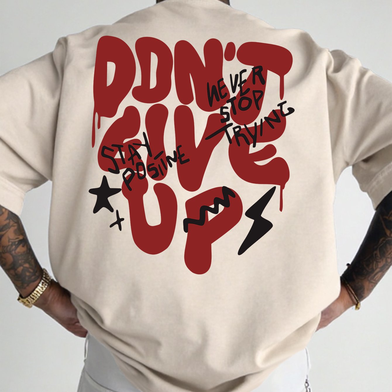 Herren-T-Shirt im Streetwear-Stil mit motivierendem Grafikmuster für den Alltag