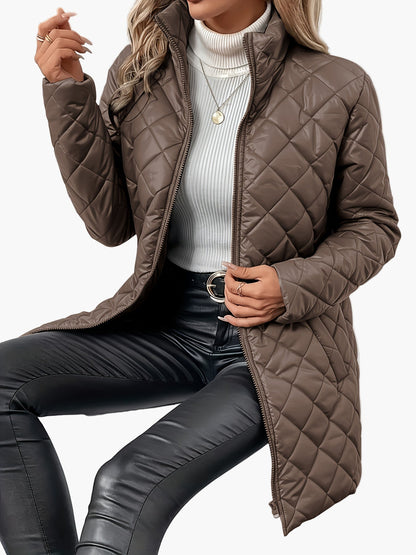 Lang quiltet kåpe for dame i urban chic stil til vinteren