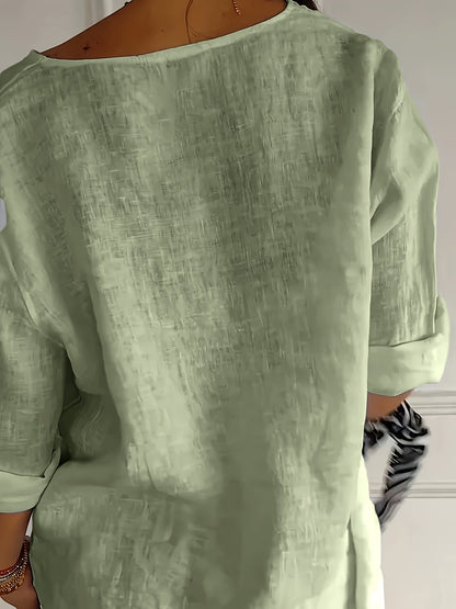 Afslappet damebluse med knapper i elegant og alsidig stil