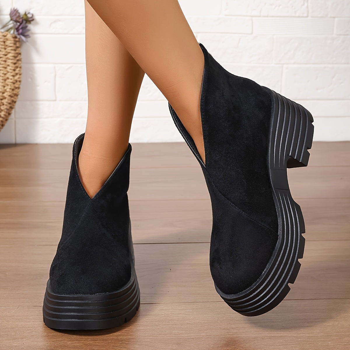 Bottes courtes compensées femme noires à semelle épaisse et fermeture éclair
