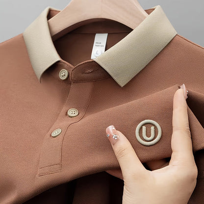 Polo casual para hombre con cuello contrastante y logo bordado – estilo moderno y versátil