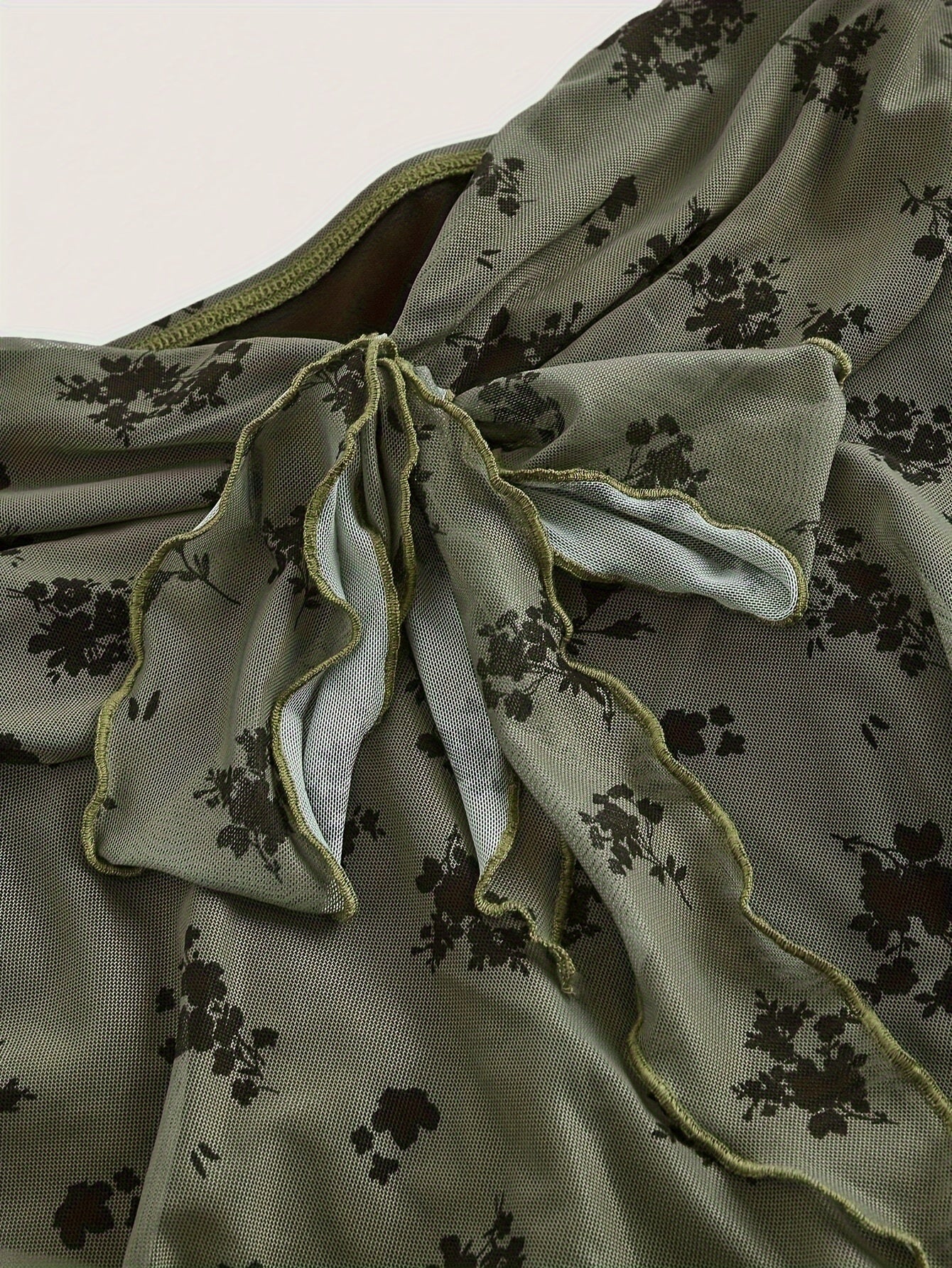 Top bustier femme élégant à fleurs volantées pour sorties et soirées
