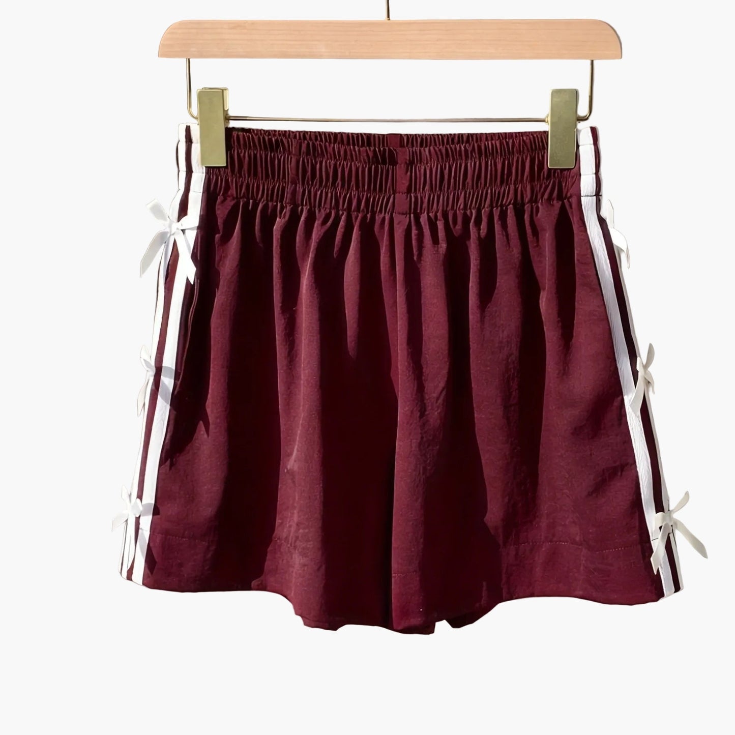 Short décontracté femme style vacances avec nœuds latéraux et bandes sportives