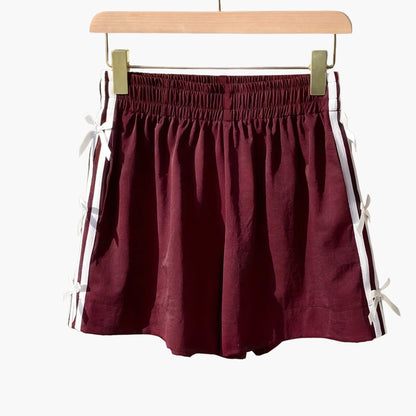 Short décontracté femme style vacances avec nœuds latéraux et bandes sportives