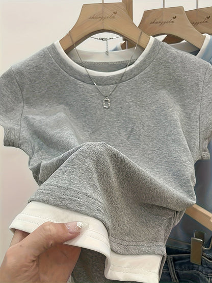 T-shirt décontracté femme style superposé tendance pour un look urbain chic