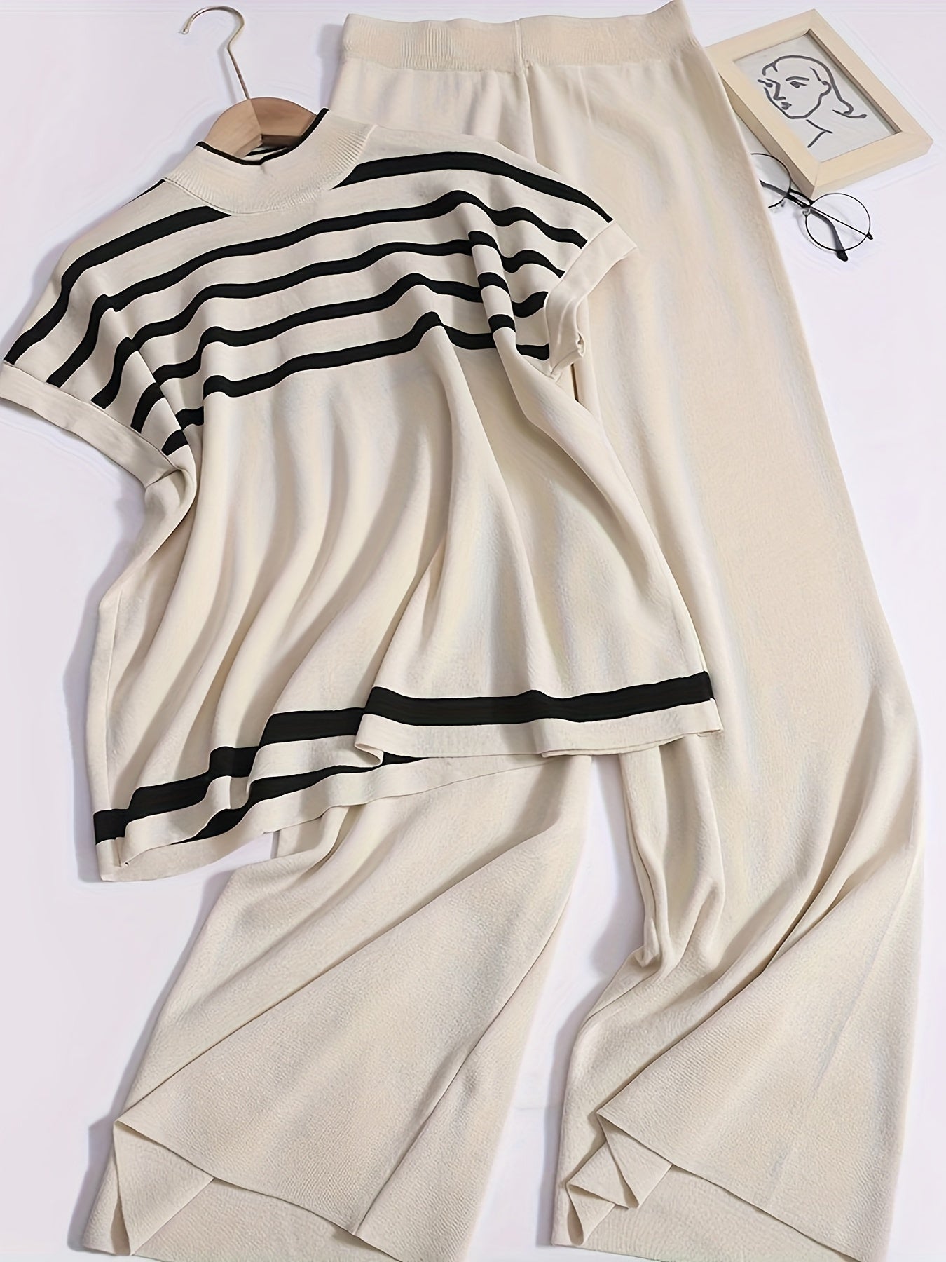Elegant damesensemble in marinière stijl, casual chic voor lente/zomer