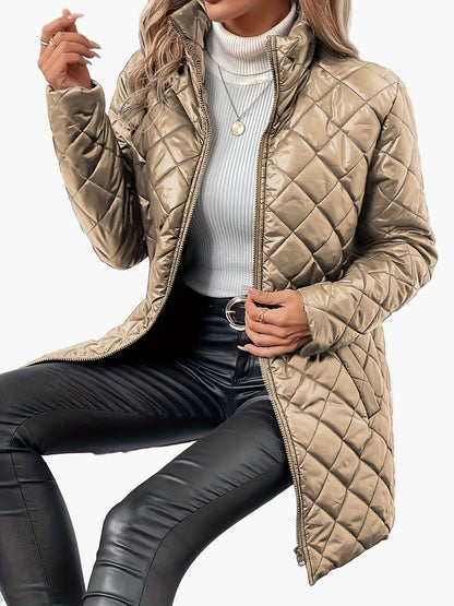 Lang quiltet kåpe for dame i urban chic stil til vinteren