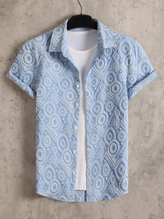 Chemise de style resort à manches courtes pour homme, motif médaillon texturé, idéale pour les vacances et sorties estivales