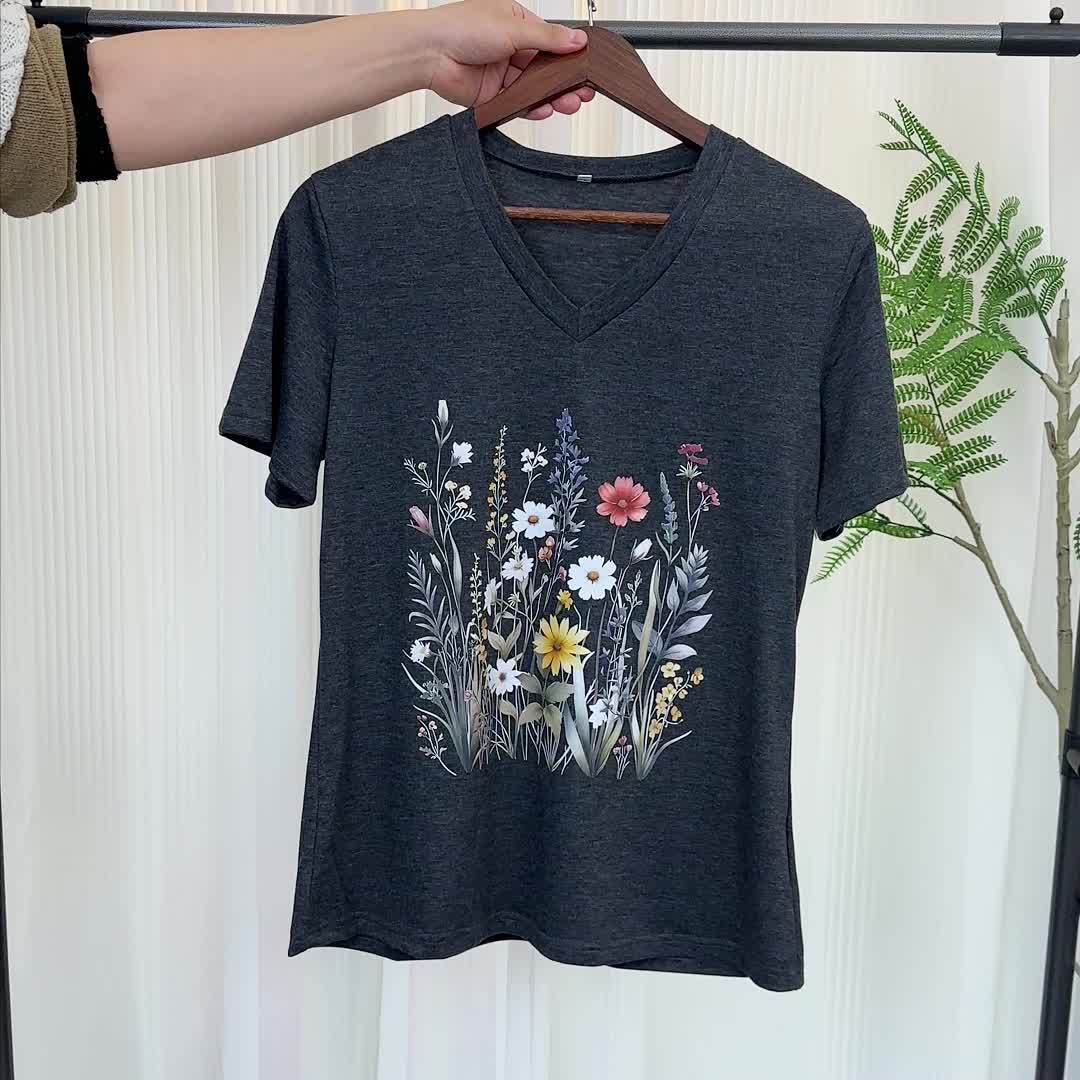 Afslappet dame-T-shirt med V-hals og boheme blomsterprint til sommeren