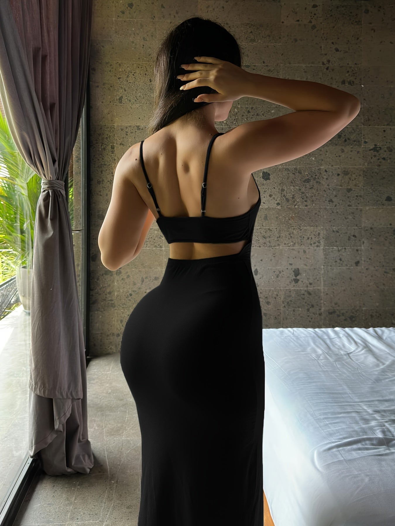 Abito lungo aderente da donna stile serata elegante con spalline sottili - Ideale per eventi chic
