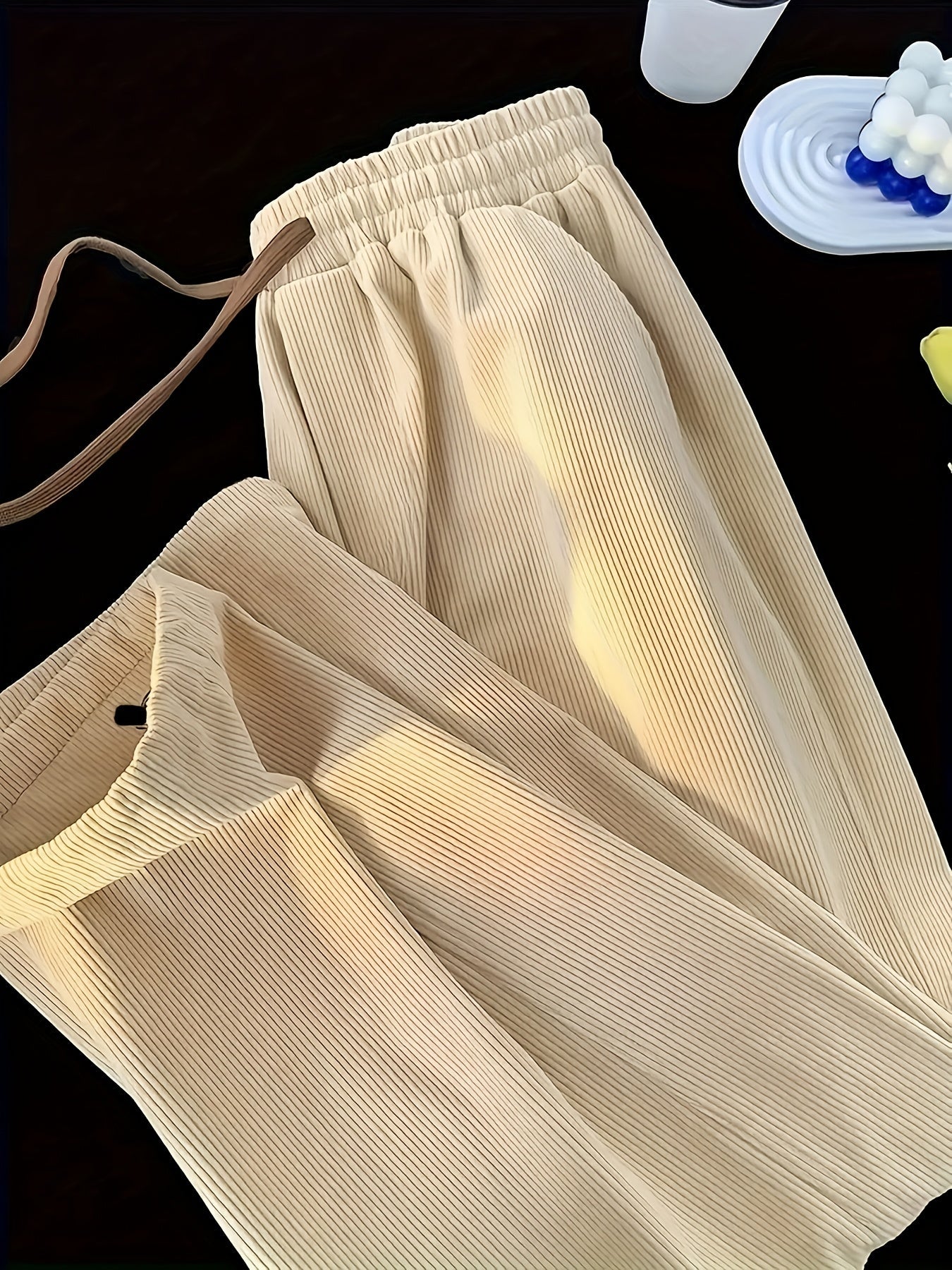 Herrenhose im modernen Stil mit Falten und verstellbarem Kordelzug für Entspannung und Stadt  