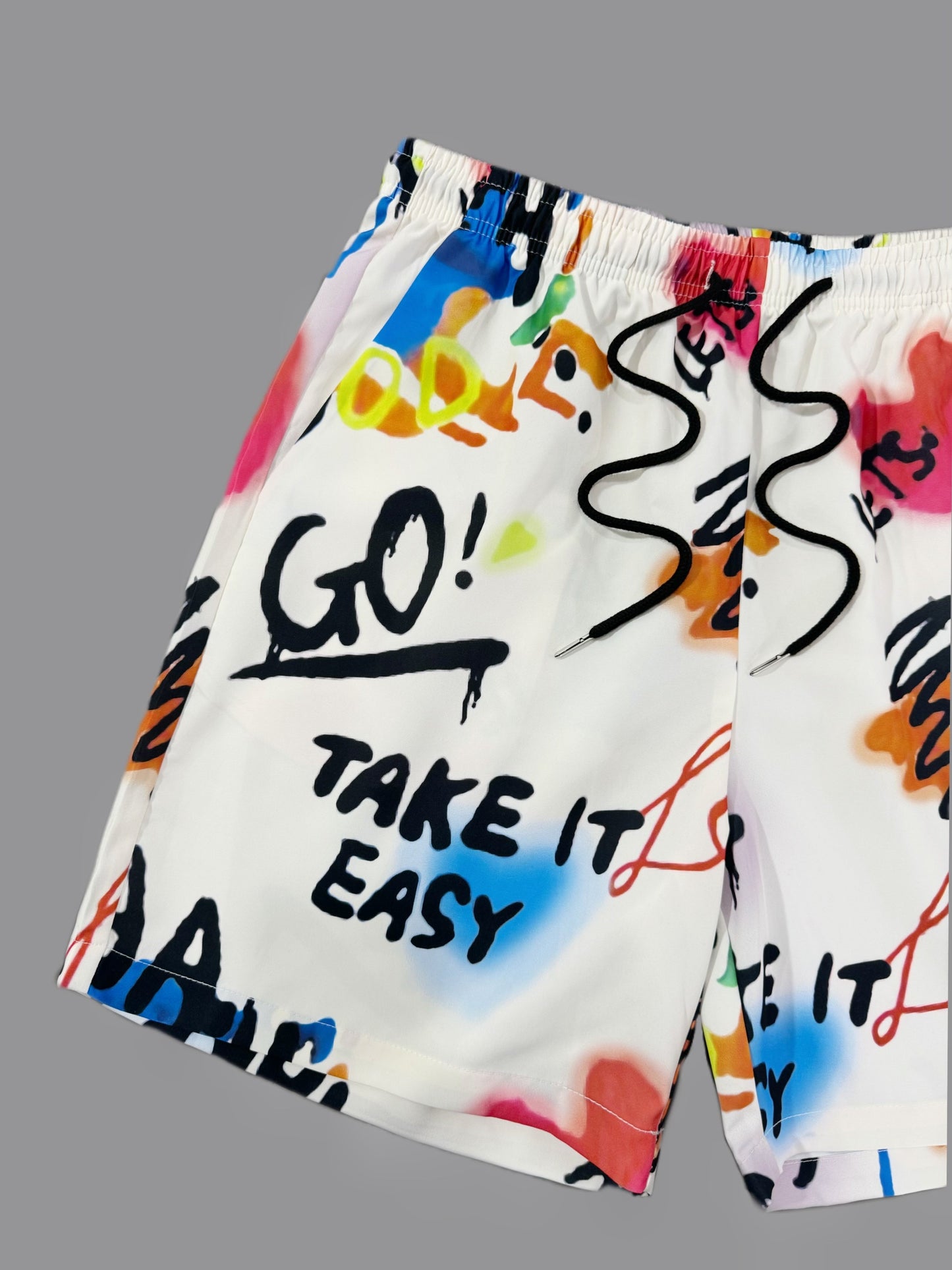 Short décontracté imprimé graffiti pour homme style streetwear tendance