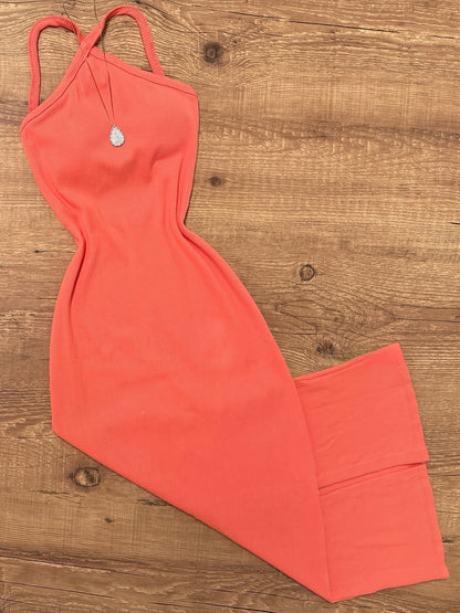 Midi-kjole til kvinder i bodycon-stil med krydsede stropper til elegante udflugter