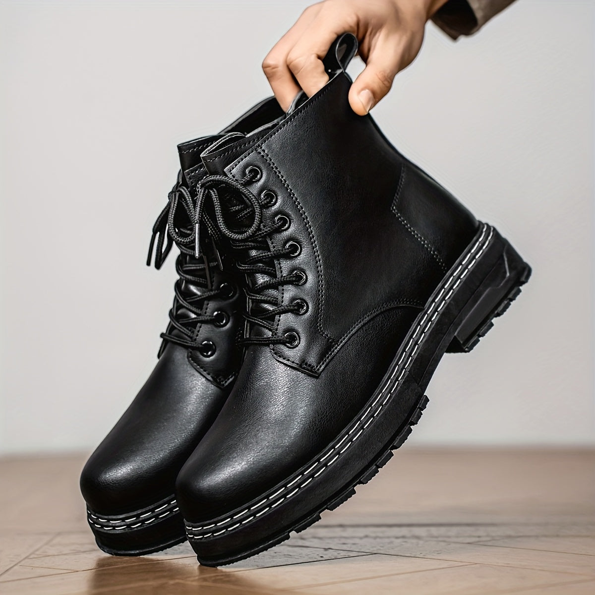Bottines noires montantes à lacets et semelle épaisse