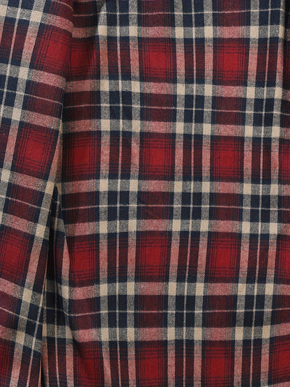Lässiges Herrenhemd im Outdoor-Karohemd-Stil