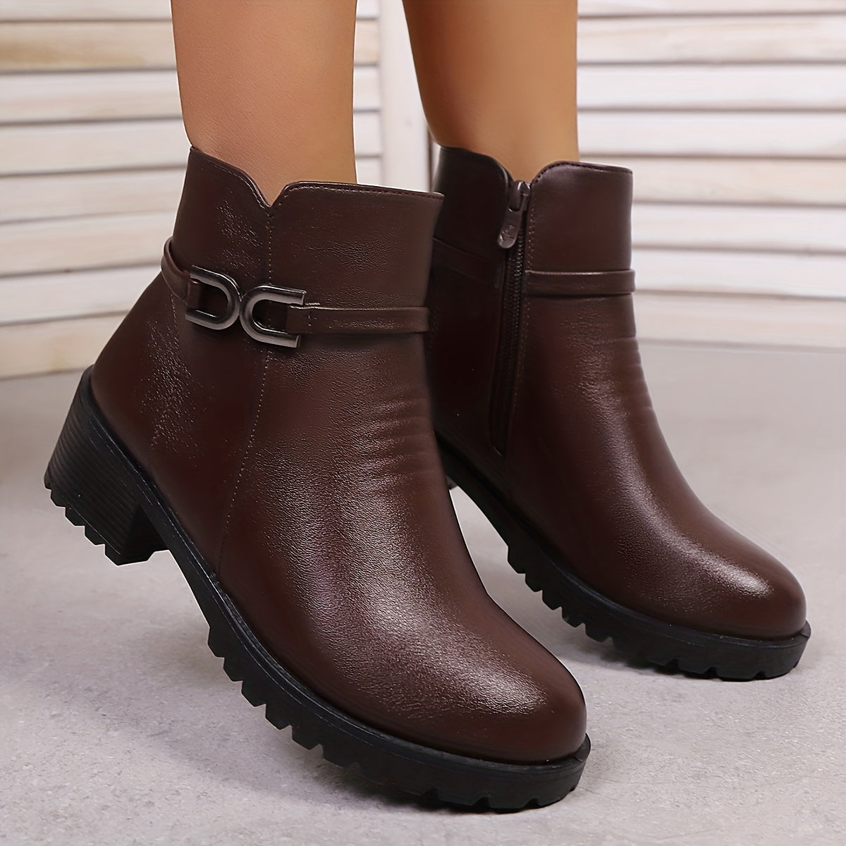 Bottines Femme à Boucle Métallique et Fermeture Éclair Latérale Semelle Crantée