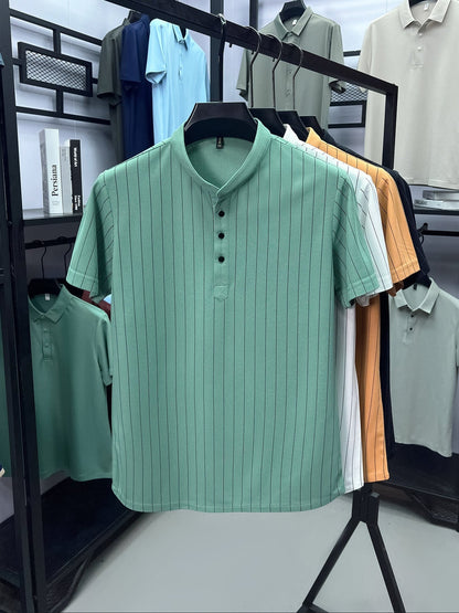 Herreskjorte med korte ærmer og striber i afslappet, elegant Henley-stil