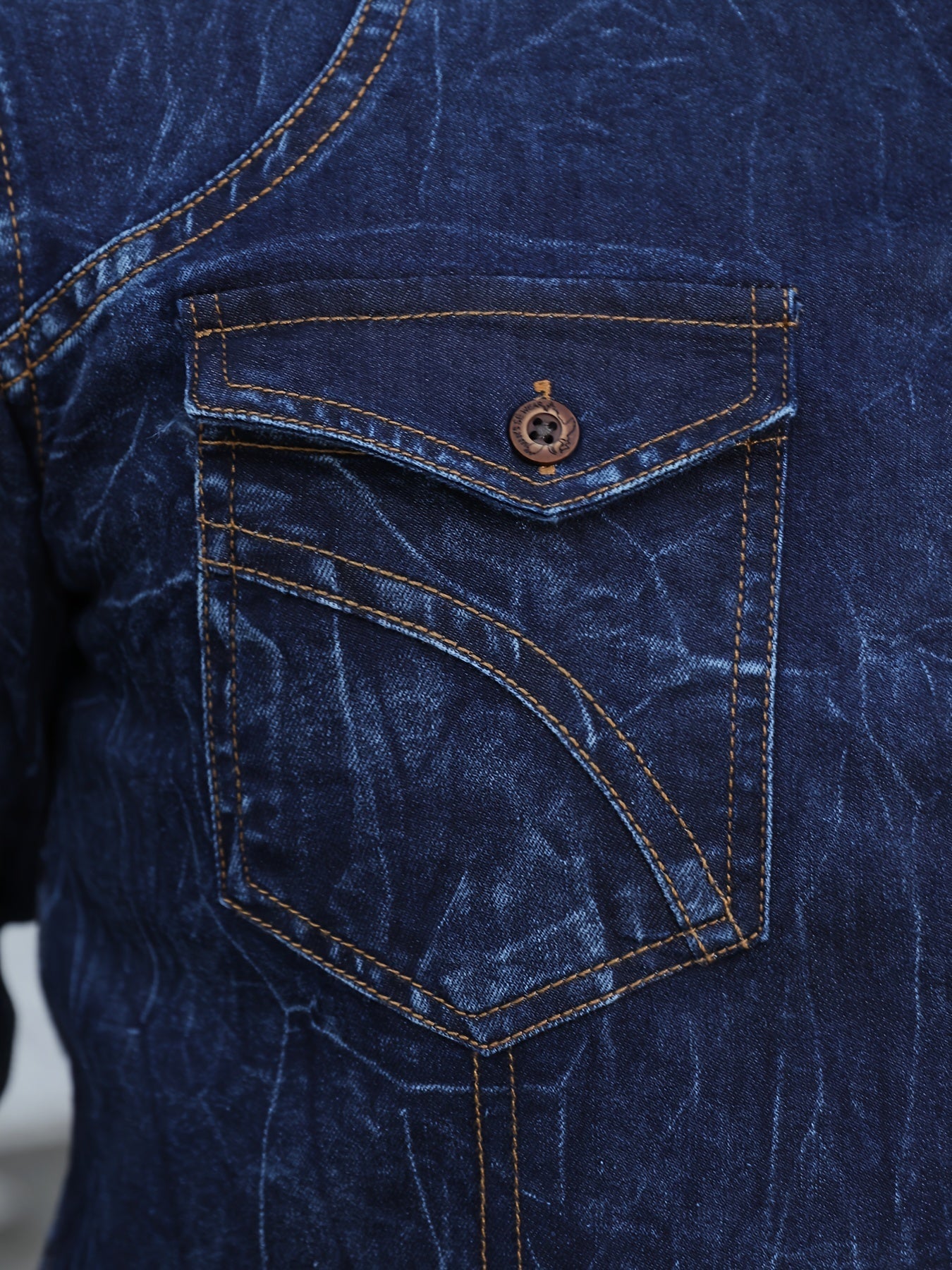 Chemise Homme Effet Délavé Bleu Foncé Manches Longues Boutons Marron