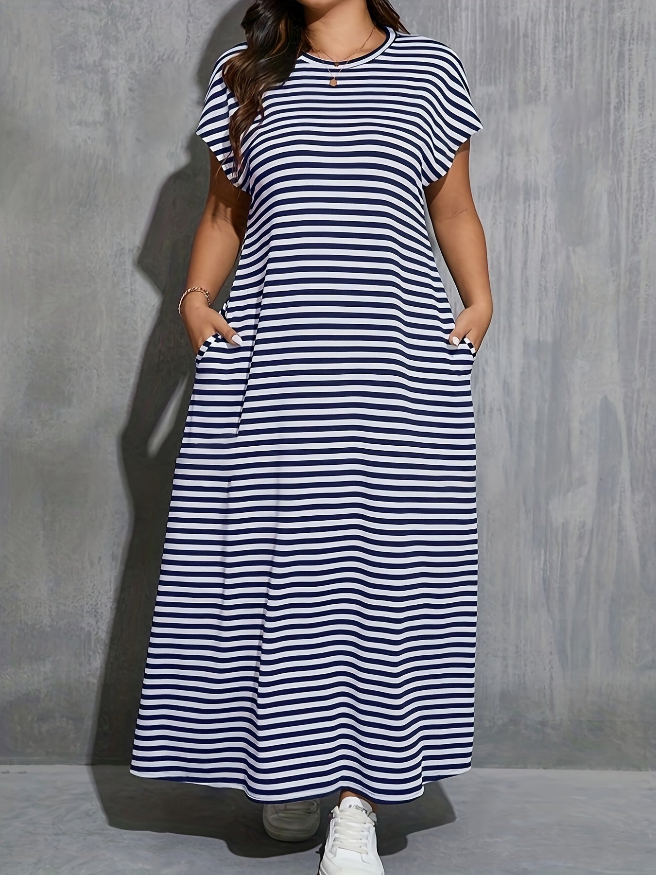 Langes, lässiges Damenkleid mit Streifen, alltäglicher und trendiger Stil
