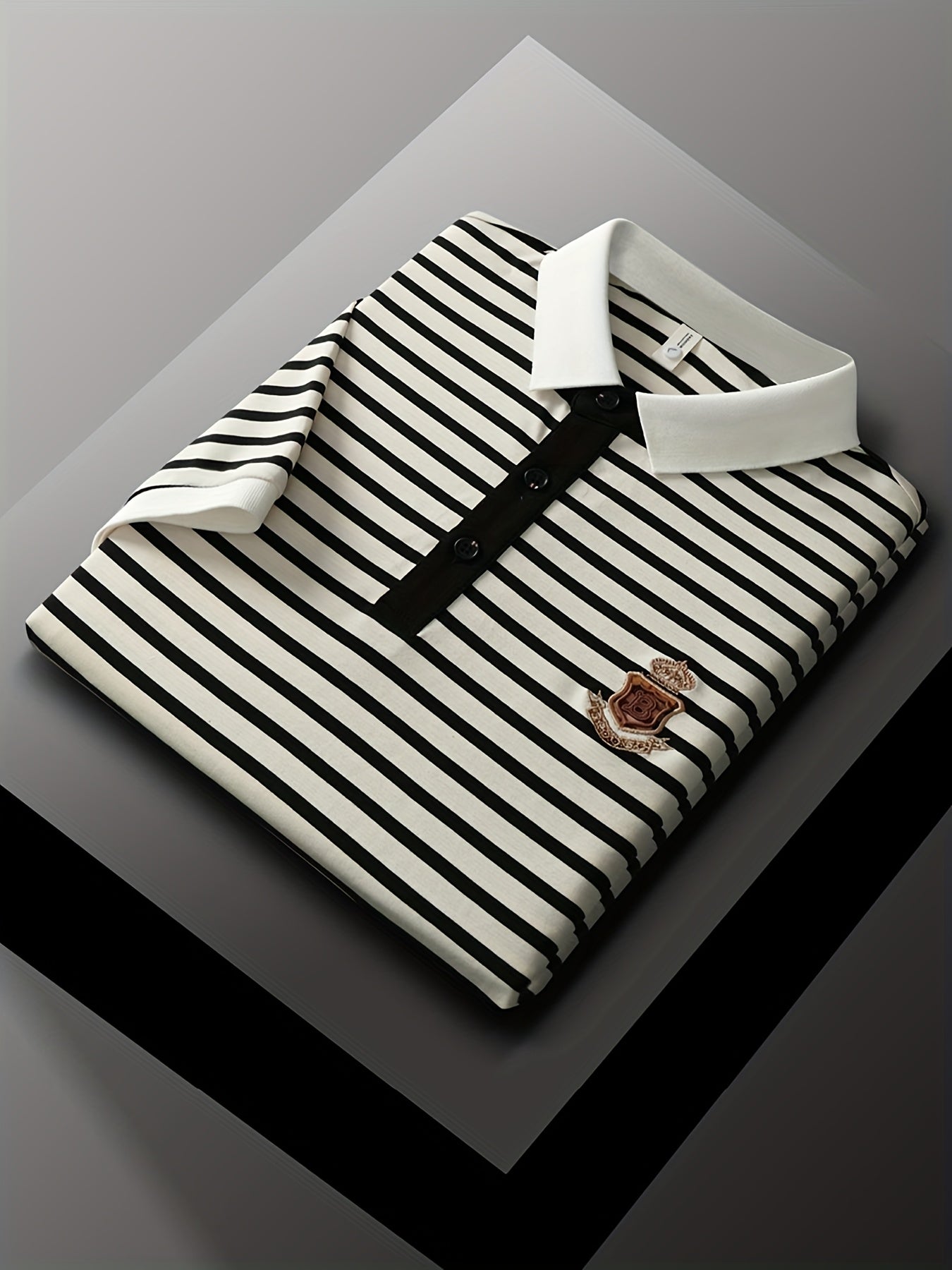 Polo homme élégant à rayures style chic et décontracté