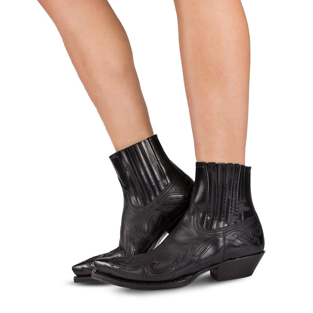 Lucy – Martin Cowboy Boots in Neutral Brushed Color
