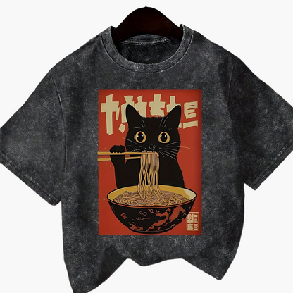 T-shirt Femme Style Vintage avec Chat Mangeant des Nouilles – Graphique Japonais, Décontracté et Original
