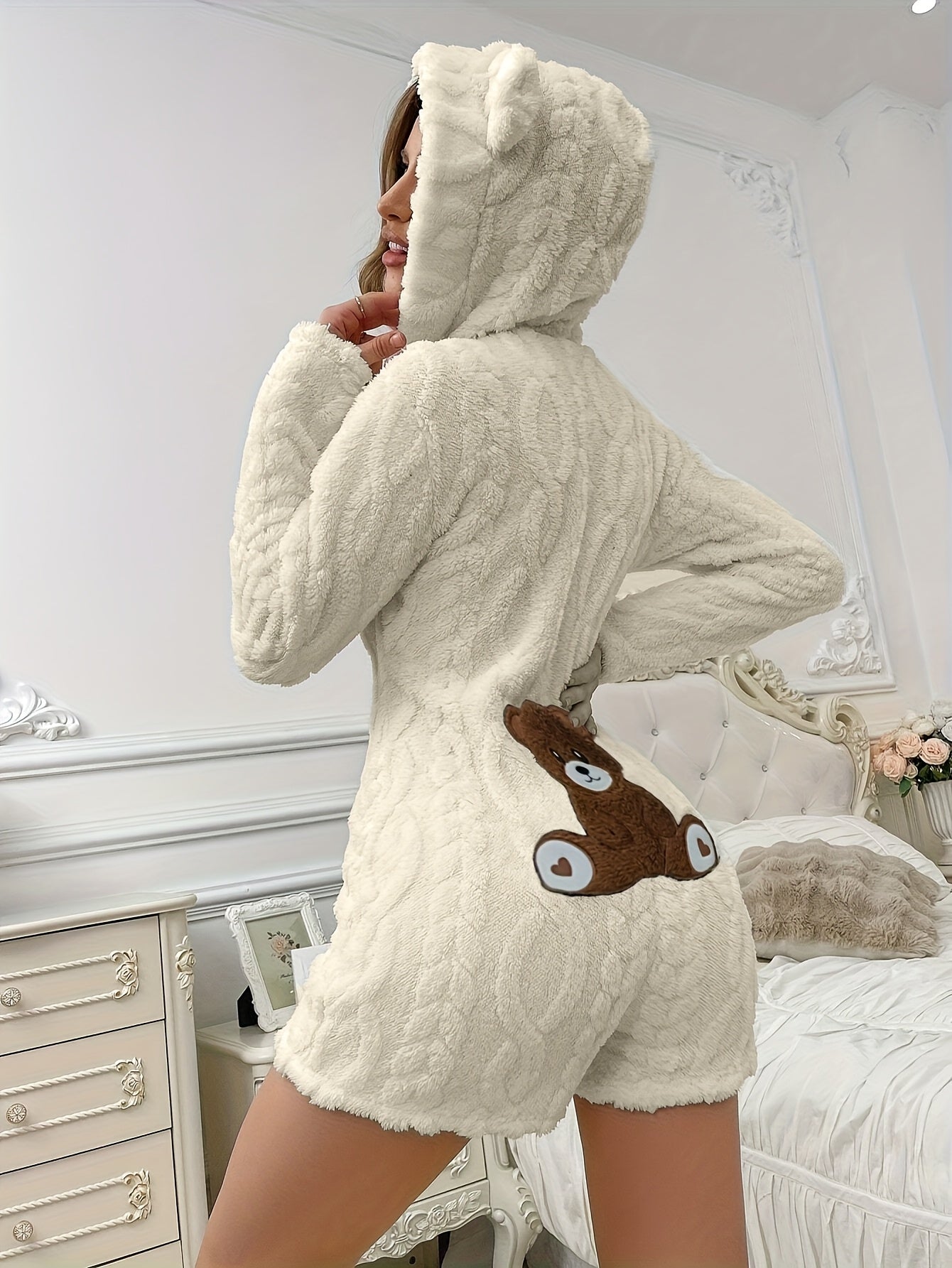 Grenouillère Peluche Femme à Capuche Ours Polaire Crème avec Broderie Ours Marron