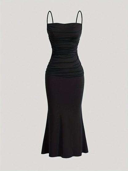 Robe longue de soirée femme à bretelles fines et drapé, silhouette sirène élégante pour événements formels