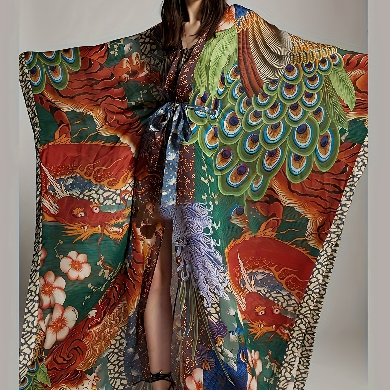 Długa sukienka kimono kaftan damski w stylu orientalnym z artystycznym nadrukiem na wieczór lub wakacje