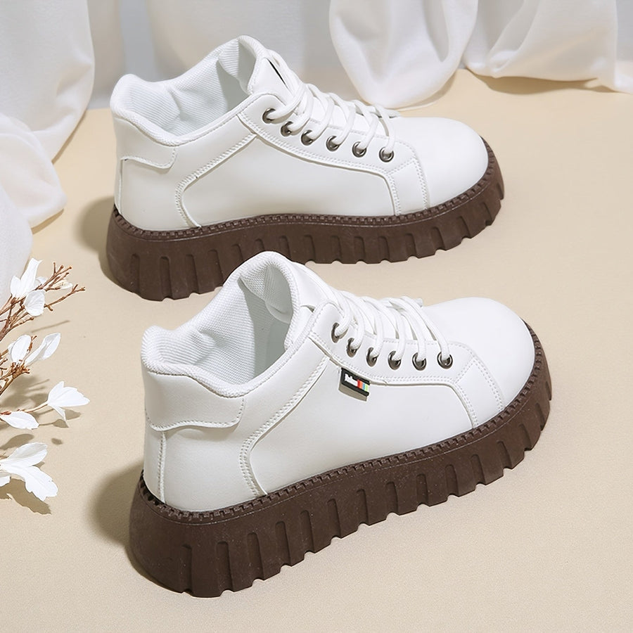 Sorte eller beige høje damesneakers med plateau, takket sål og tyk sål