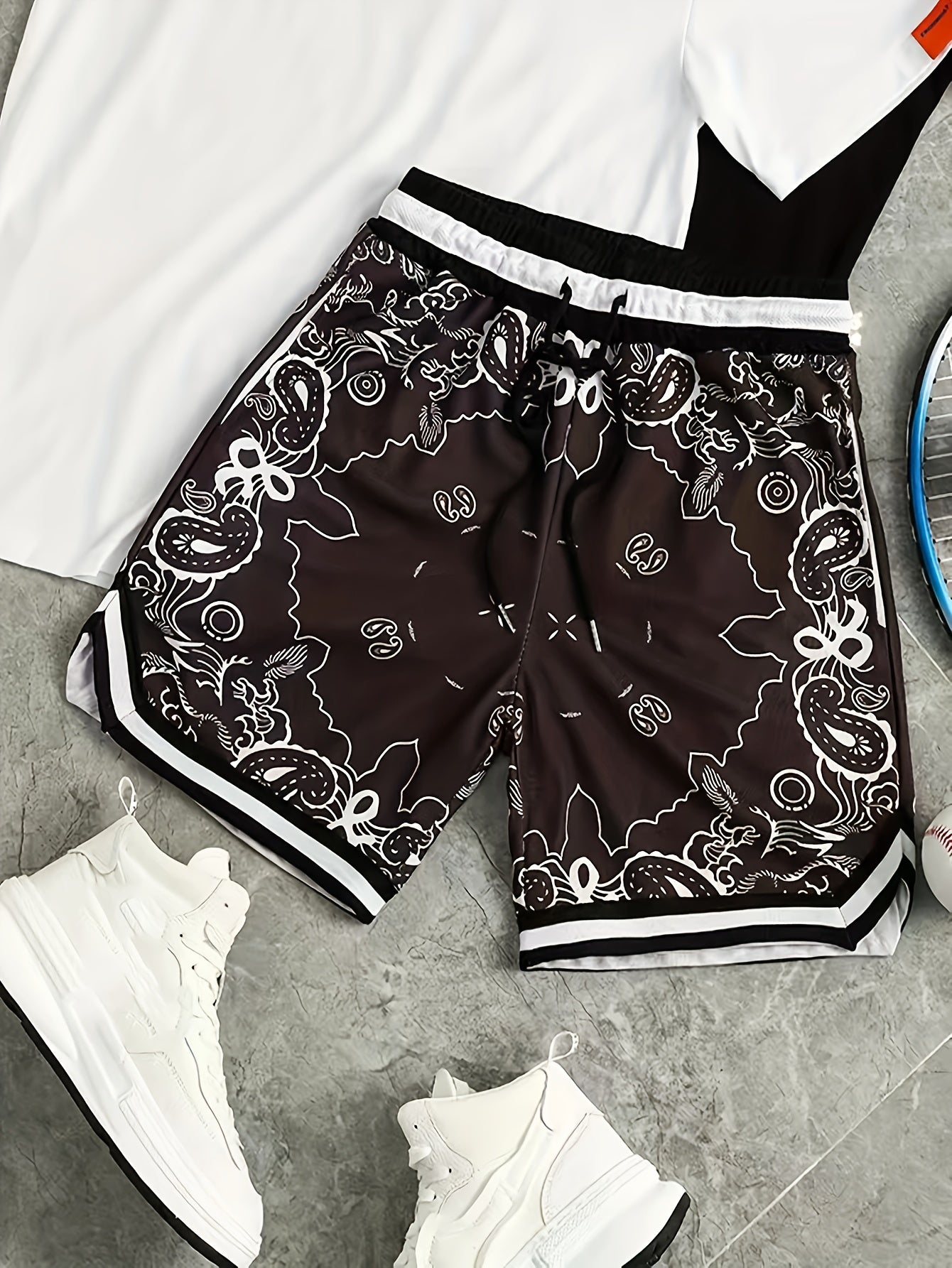 Shorts de sport homme style streetwear imprimé motif bandana – Look urbain tendance