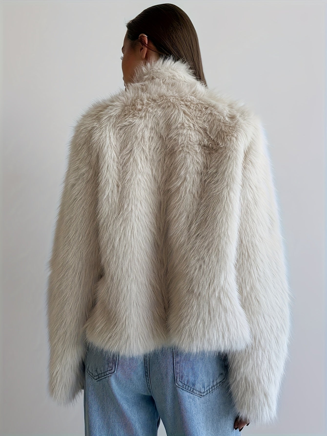 Veste Femme en Fausse Fourrure Beige avec Boucles Décoratives