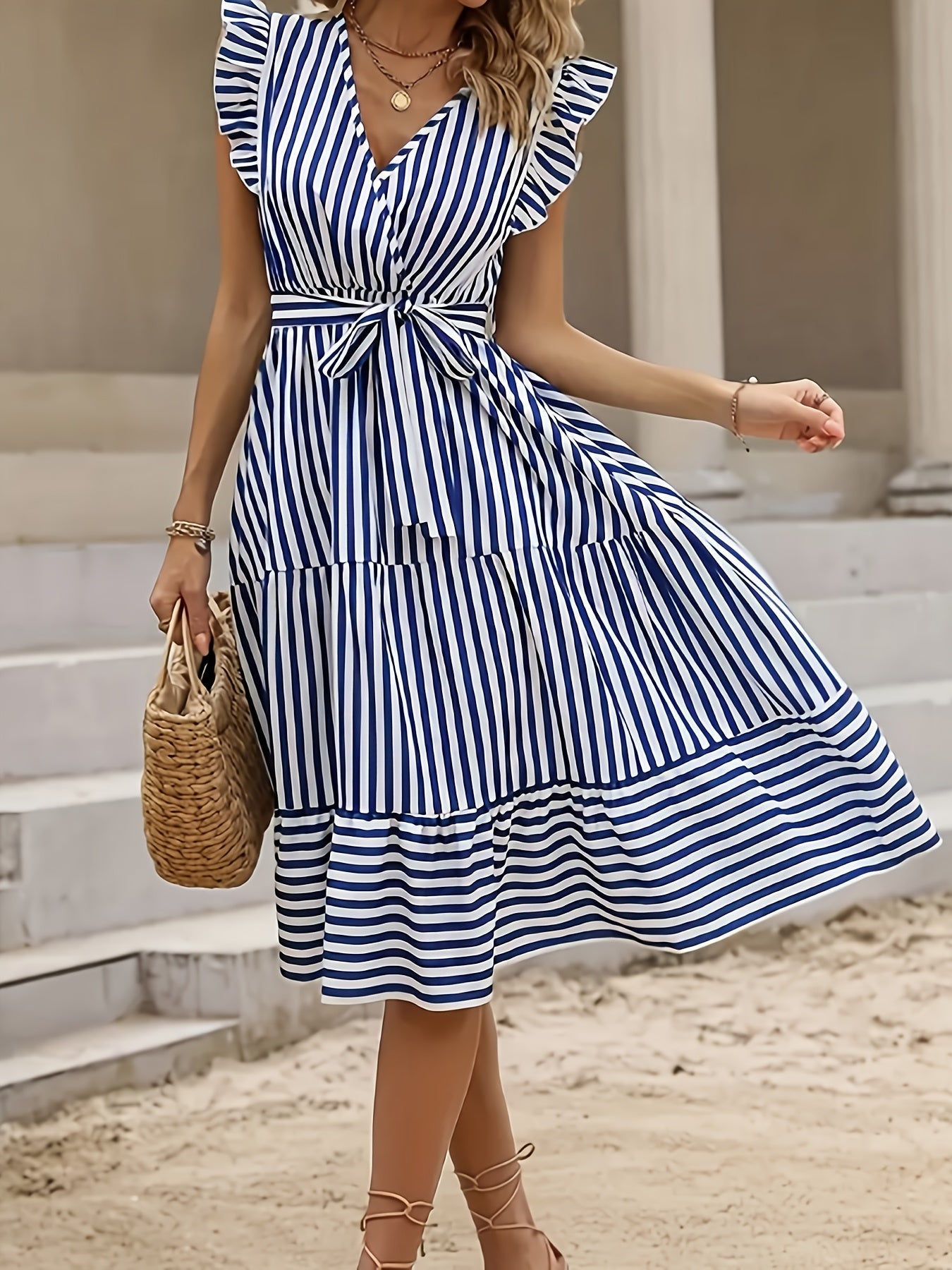 Robe portefeuille à rayures élégante sans manches pour femme – style estival chic