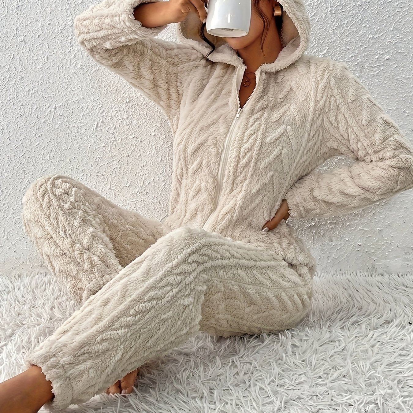 Grenouillère Femme Douce Motif Géométrique Ours Beige à Capuche avec Fermeture Éclair