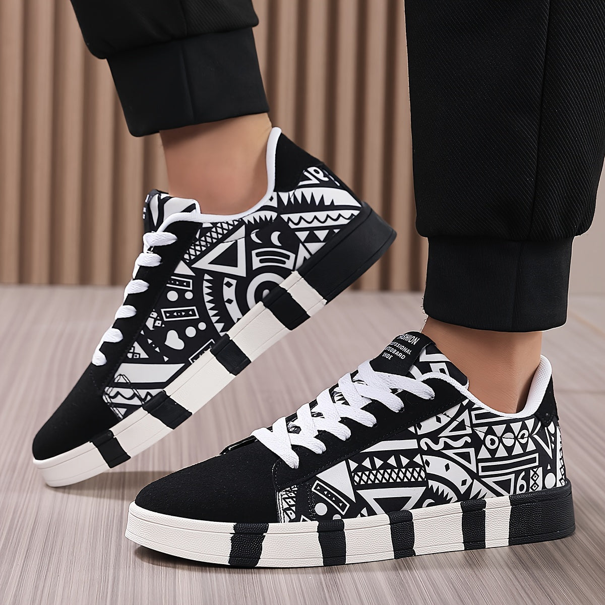 Herresneakers med urban grafisk stil til fritid og udendørs brug