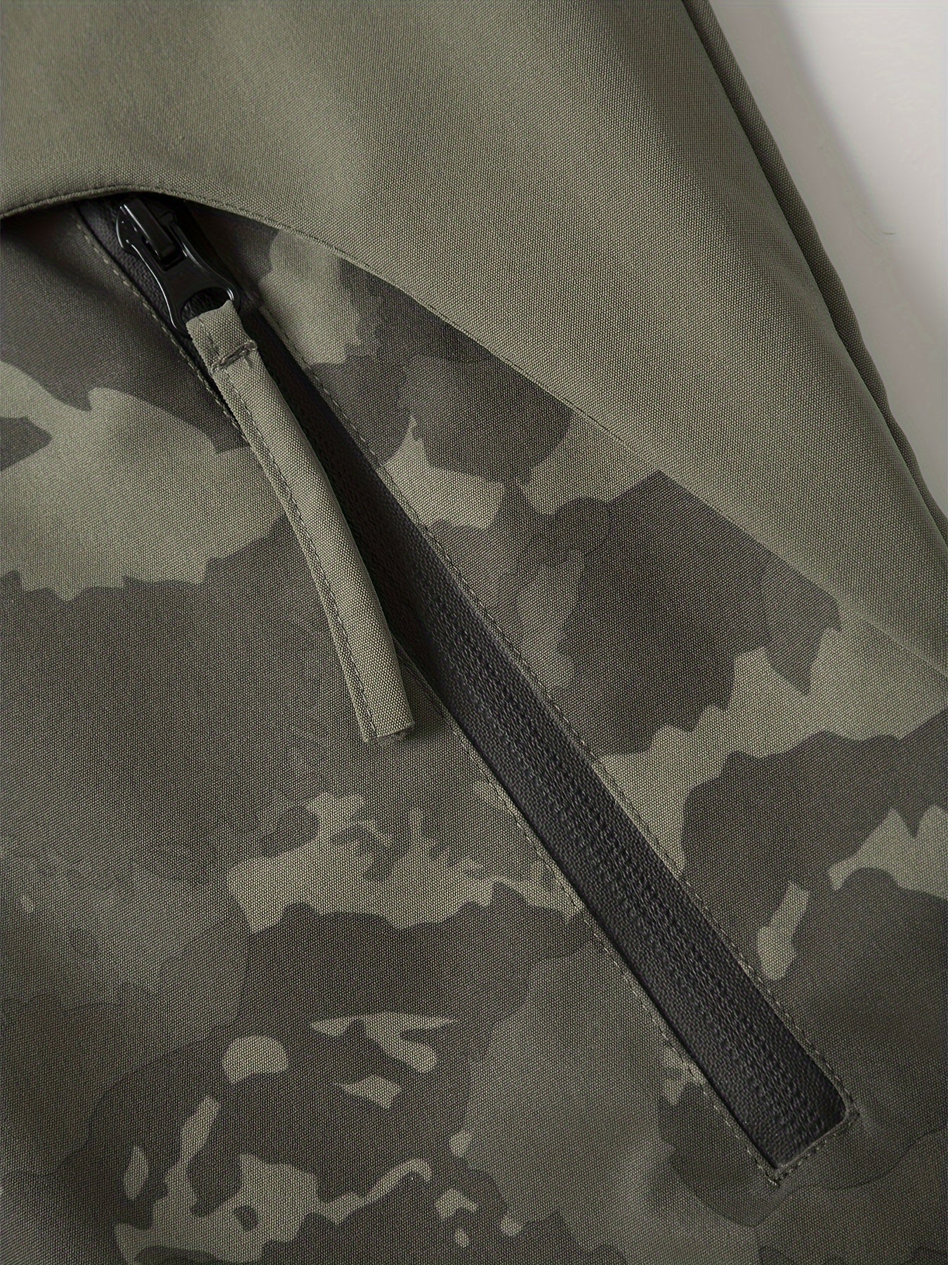 Veste Homme Camouflage Vert à Capuche et Fermeture Éclair