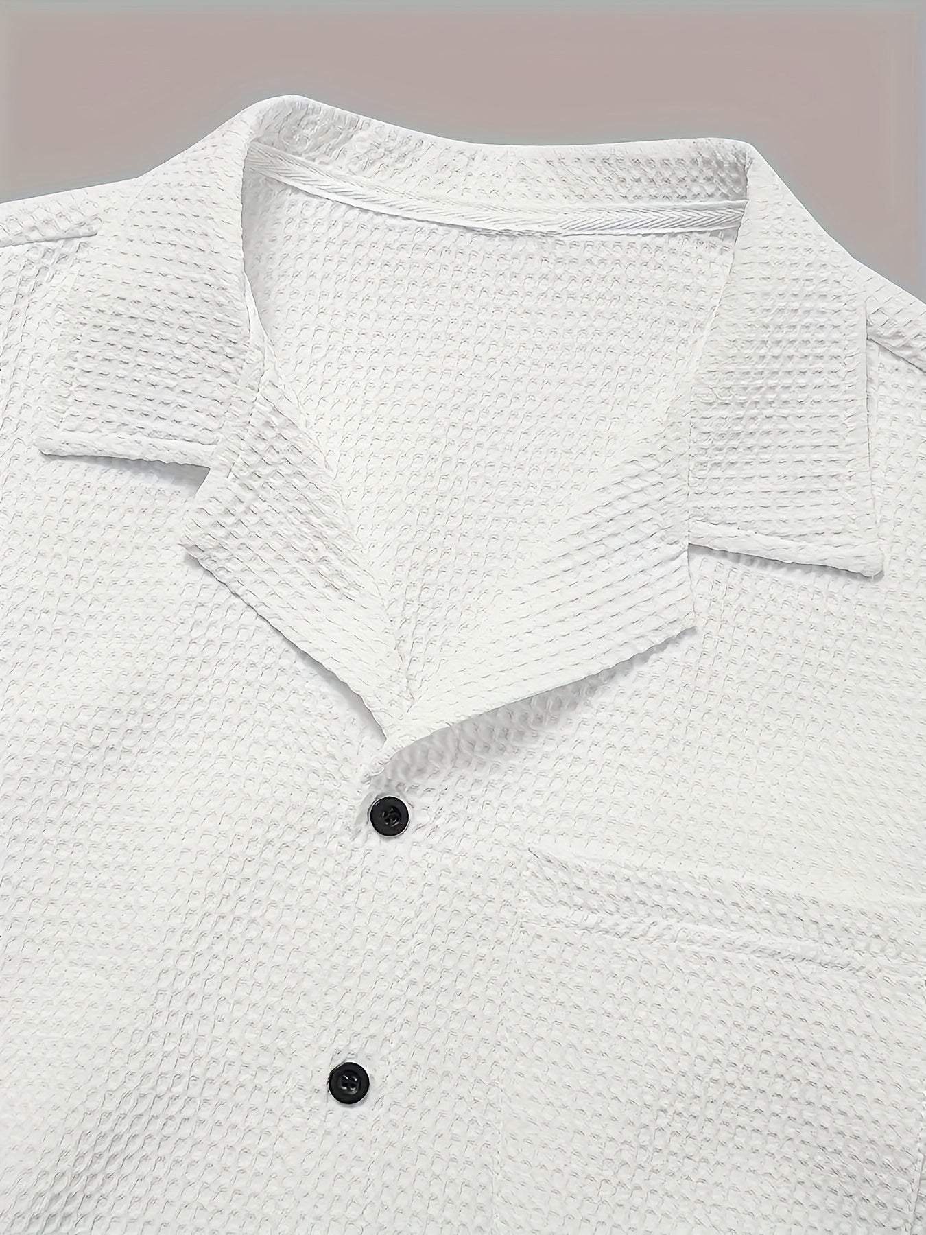 Chemise décontractée homme à manches courtes style resort avec col camp et texture gaufrée
