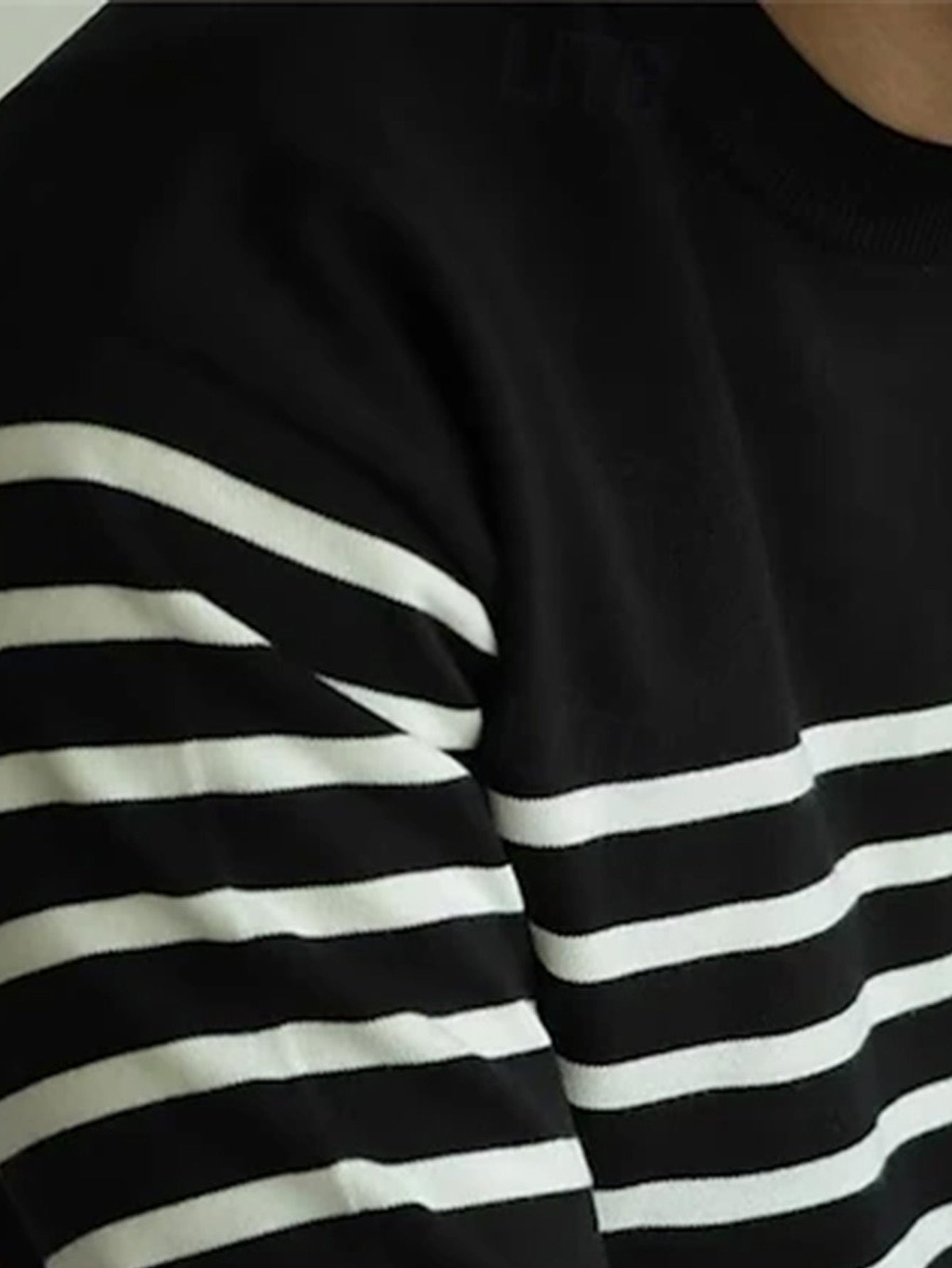 Pull Homme Col Rond Rayé Noir et Blanc Manches Longues