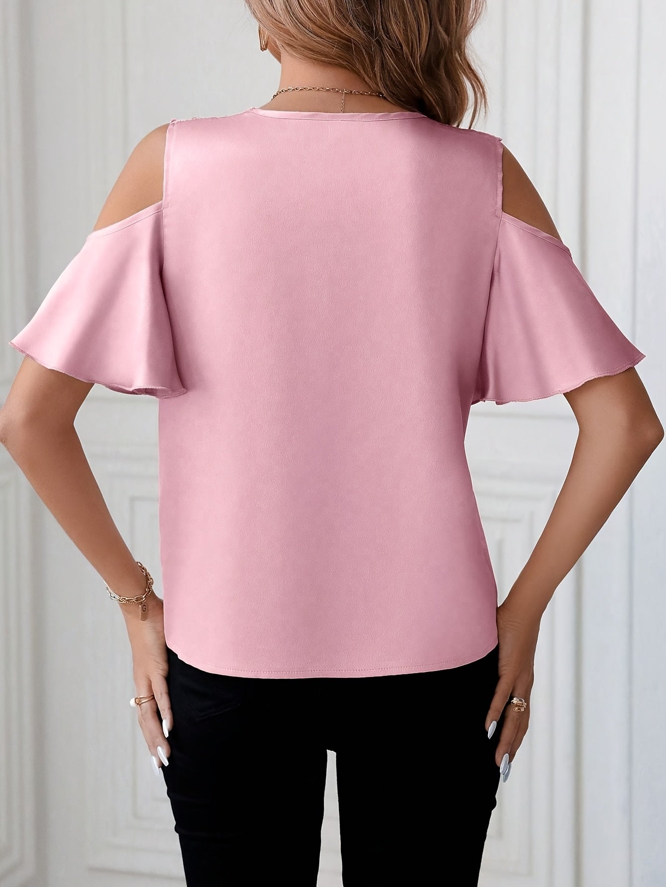 Chique damesblouse met blote schouders en elegante kantdetails