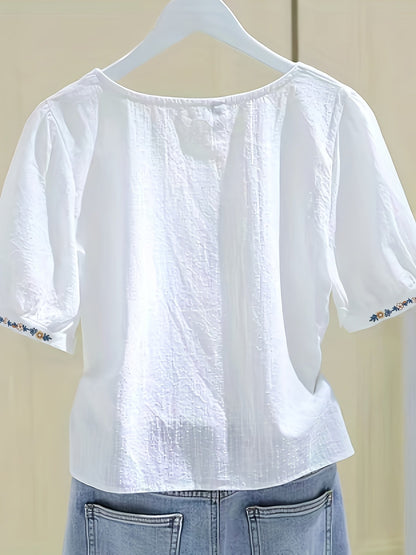 Elegant women's blouse with square neckline and floral embroidery, casual spring-summer style