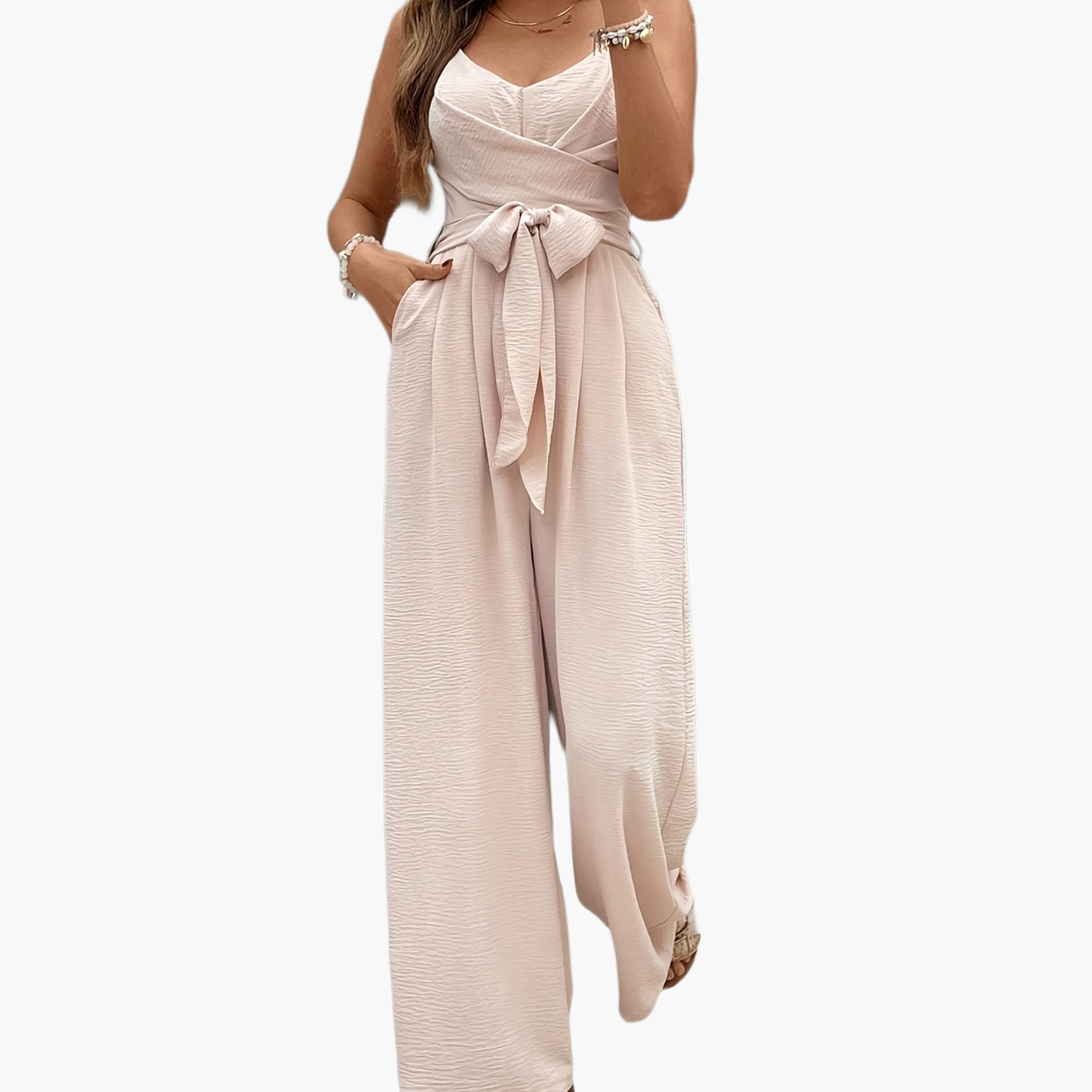 Combinaison pantalon élégante à fines bretelles pour femme, style chic printemps-été