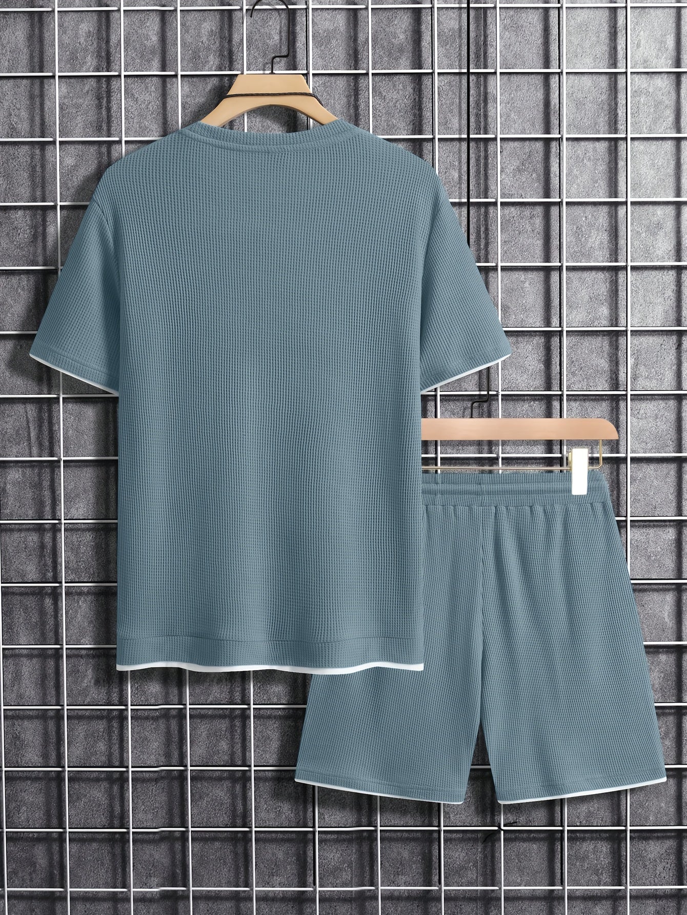 Lässiges Sommeroutfit Herren – T-Shirt und Shorts moderner Stil für Freizeit und Alltag