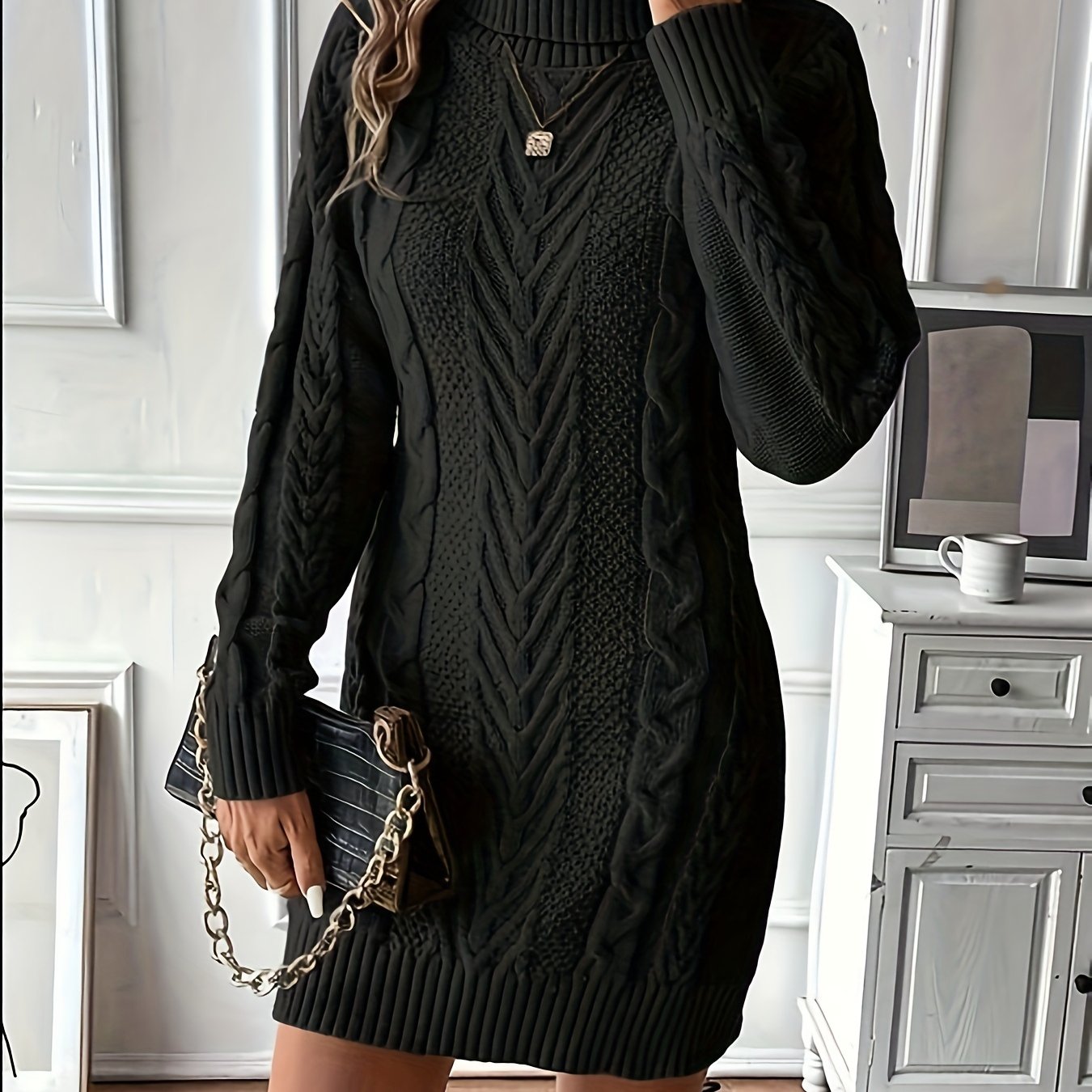 Robe pull côtelée à col roulé et motifs torsadés pour femme