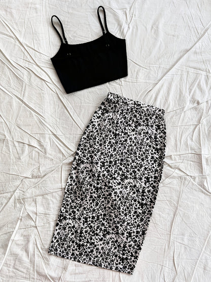 Conjunto femenino falda con flores y top de tirantes estilo vacaciones elegantes